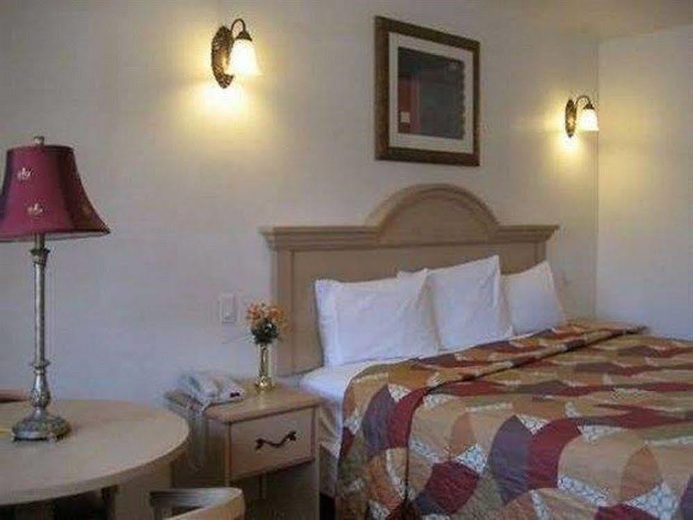 Hotel Xilo Glendale Habitación foto